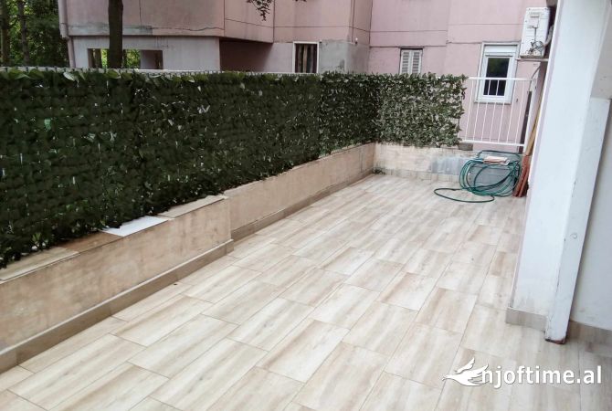 Shtepi ne shitje Apartament ne Prishtine, 3+1, Mobilimi Bosh, pa mobiluar, Pagesa 255,000  Euro.