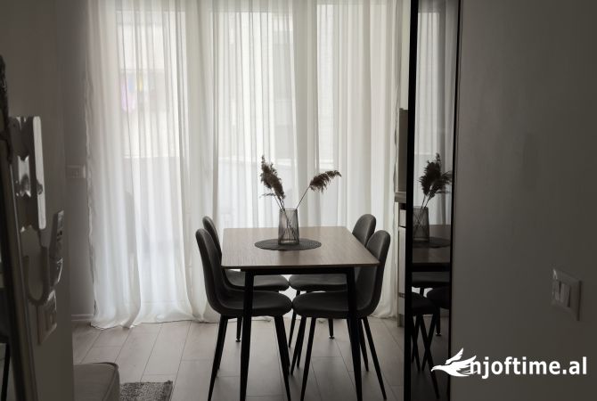 Shtepi me qera Apartament ne Tirane, 1+1, Mobilimi E mobiluar, Pagesa 550  Euro.