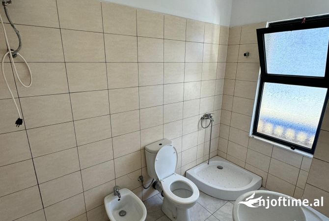 Shtepi ne shitje Apartament ne Tirane, 2+1, Mobilimi Pjeserisht e mobiluar, Pagesa 140,000  Euro.