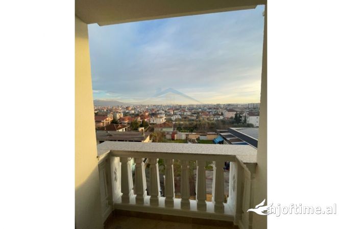 Shtepi ne shitje Apartament ne Tirane, 1+1, Mobilimi Bosh, pa mobiluar, Pagesa 67,000  Euro.