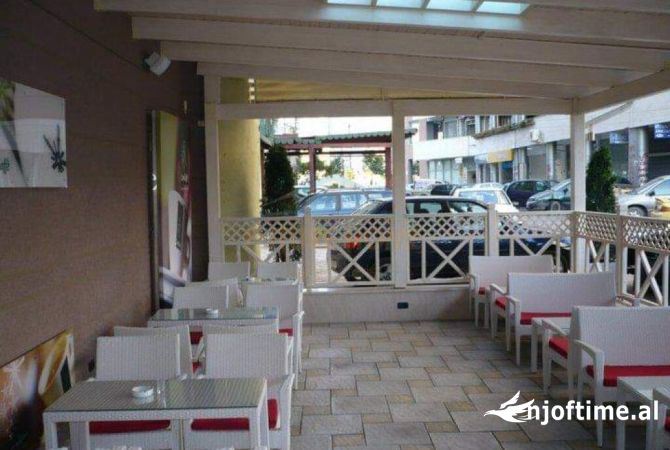 Shitet, Ambjent Biznesi, Pallati me Shigjeta, Tirane