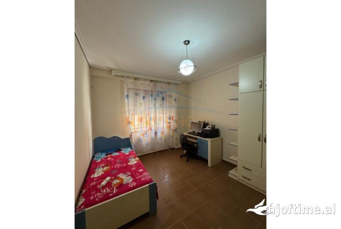 Shtepi me qera Apartament ne Tirane, 2+1, Mobilimi E mobiluar, Pagesa 700  Euro.