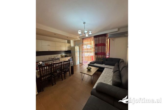 Shtepi me qera Apartament ne Tirane, 2+1, Mobilimi E mobiluar, Pagesa 700  Euro.