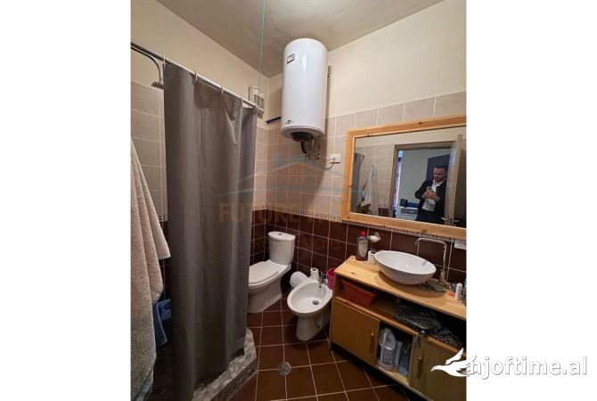 Shtepi me qera Apartament ne Tirane, 2+1, Mobilimi E mobiluar, Pagesa 700  Euro.