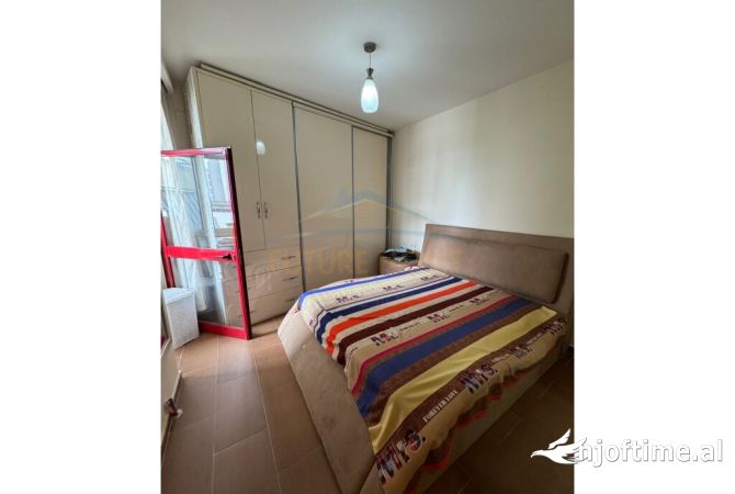 Shtepi me qera Apartament ne Tirane, 2+1, Mobilimi E mobiluar, Pagesa 700  Euro.