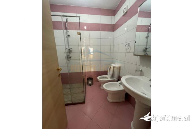 Shtepi me qera Apartament ne Tirane, 2+1, Mobilimi E mobiluar, Pagesa 700  Euro.