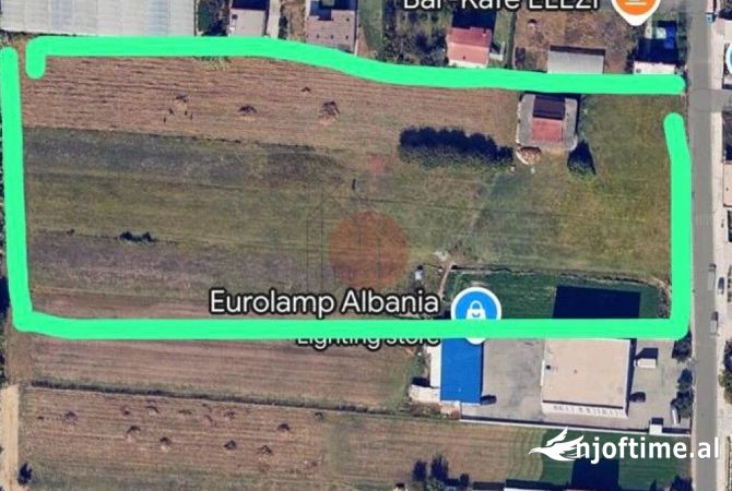 Truall ose Toke  ne Tirane - 720,000 Euro
