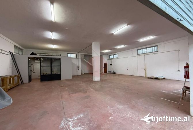 Ambiente Commerciale in Affitto 6+1 a Tirana - 700 Euro