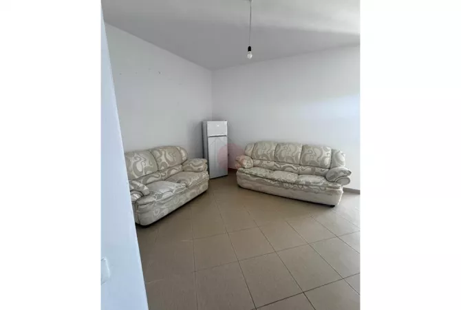 Shtepi ne shitje Apartament ne Tirane, 1+1, Mobilimi Pjeserisht e mobiluar, Pagesa 53,500  Euro.