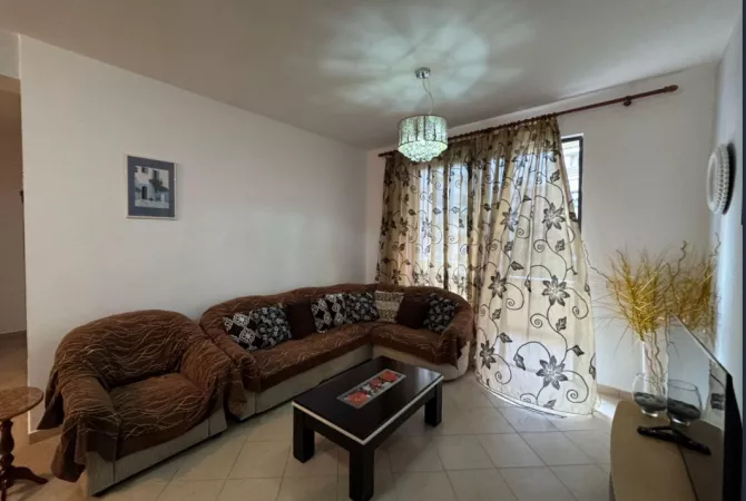 Shtepi me qera 2+1 ne Tirane - 45,000 Leke