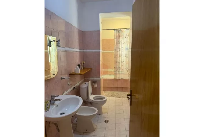 Shtepi me qera 3+1 ne Tirane - 750 Euro