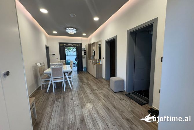 Shtepi ne shitje Shtepi Private ne Durres, 4+1, Mobilimi E mobiluar, Pagesa 220,000  Euro.