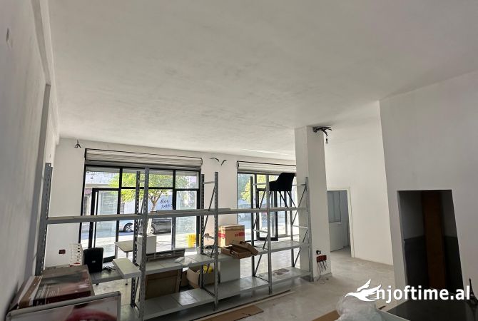 Ambient biznesi me qera 1+1 ne Durres - 400 Euro