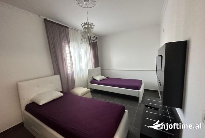 Shtepi ne shitje Penthose(kati i fundit panoramik) ne Durres, 2+1, Mobilimi E mobiluar, Pagesa 240,000  Euro.