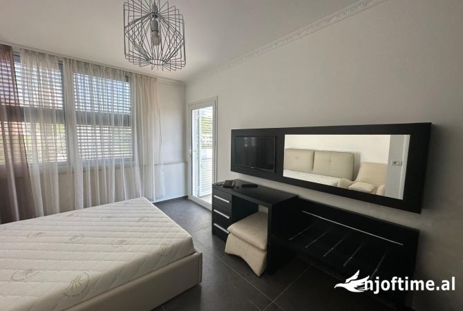 Shtepi ne shitje Penthose(kati i fundit panoramik) ne Durres, 2+1, Mobilimi E mobiluar, Pagesa 240,000  Euro.