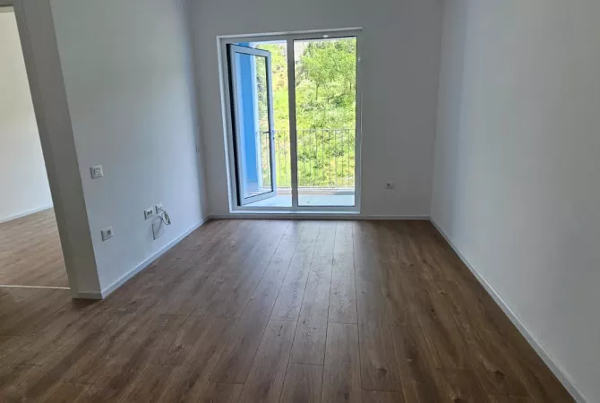 Shtepi ne shitje Apartament ne Tirane, 1+1, Mobilimi Bosh, pa mobiluar, Pagesa 75,000  Euro.