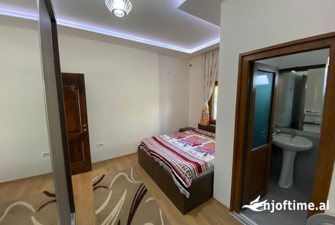 Shtepi me qera Shtepi Private ne Tirane, 1+1, Mobilimi E mobiluar, Pagesa 400  Euro.