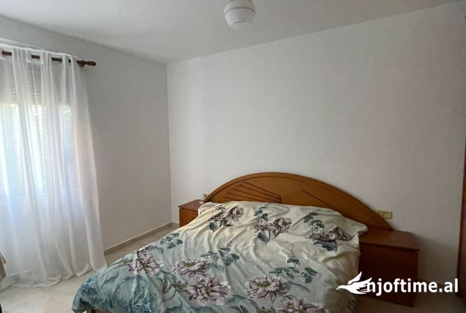 Shtepi me qera Apartament ne Tirane, 1+1, Mobilimi Pjeserisht e mobiluar, Pagesa 400  Euro.
