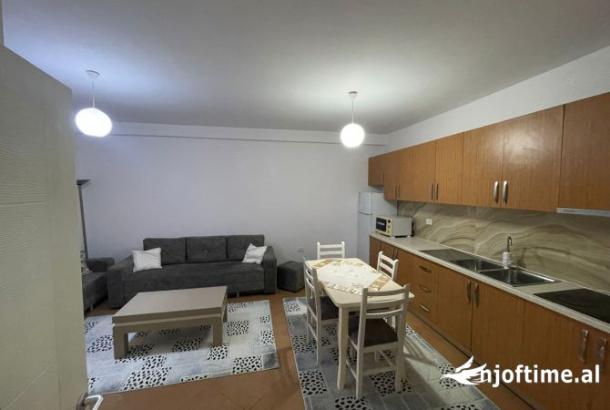 Shtepi me qera 1+1 ne Tirane - 35,000 Leke