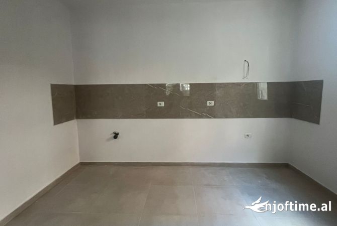 Shtepi me qera 2+1 ne Tirane - 37,000 Leke