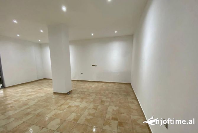 Ambient biznesi me qera 1+1 ne Tirane - 30,000 Leke