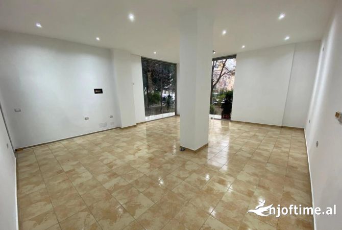 Ambient biznesi me qera 1+1 ne Tirane - 30,000 Leke