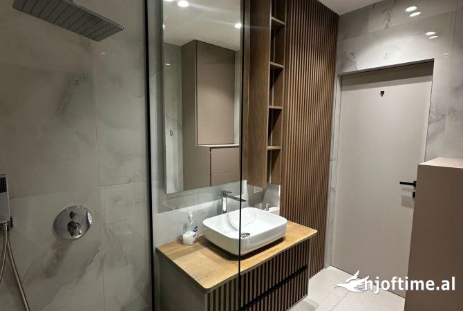 Shtepi me qera 2+1 ne Tirane - 800 Euro