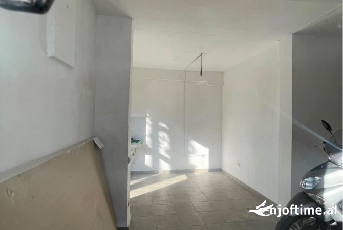 Ambient biznesi me qera 1+1 ne Tirane - 300 Euro
