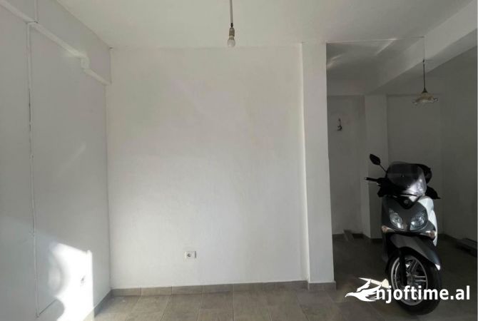 Ambient biznesi me qera 1+1 ne Tirane - 300 Euro