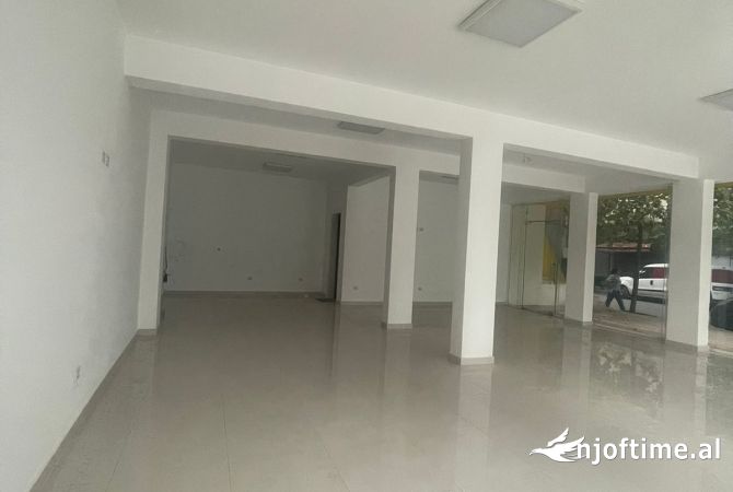 Ambient biznesi me qera 1+1 ne Tirane - 2,000 Euro