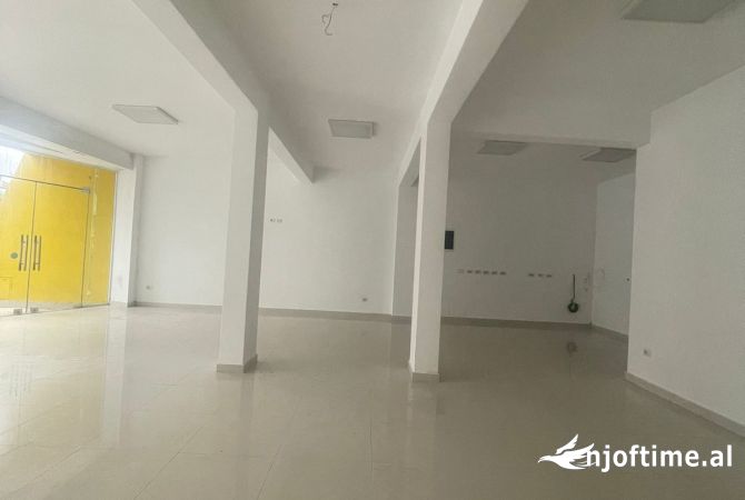 Ambient biznesi me qera 1+1 ne Tirane - 2,000 Euro