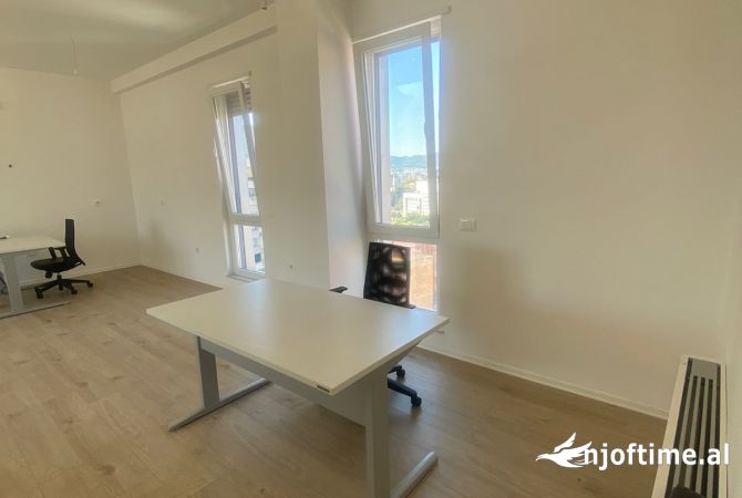 Ambient biznesi me qera 3+1 ne Tirane - 1,620 Euro