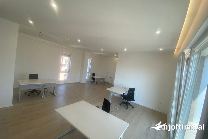 Ambient biznesi me qera 3+1 ne Tirane - 1,620 Euro