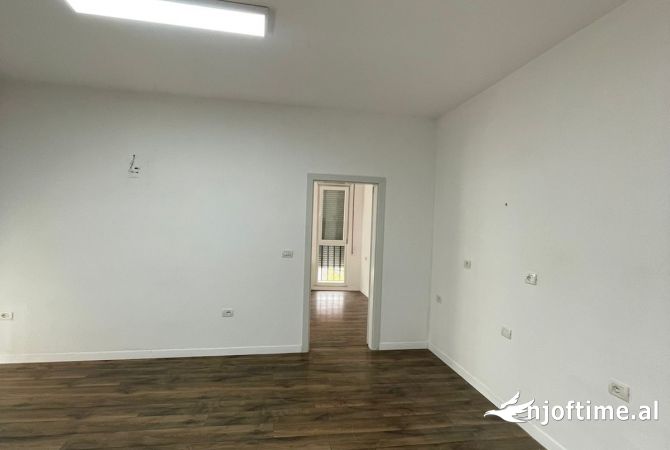 Ambient biznesi me qera 3+1 ne Tirane - 800 Euro