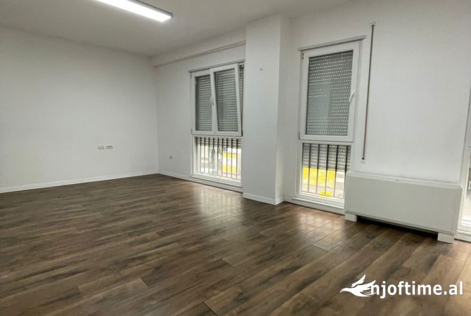 Ambient biznesi me qera 3+1 ne Tirane - 800 Euro