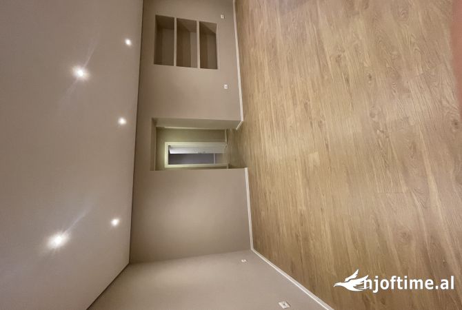 Ambient biznesi me qera 3+1 ne Tirane - 900 Euro