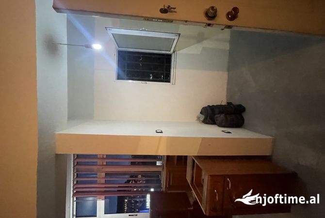 Ambient biznesi me qera 3+1 ne Tirane - 650 Euro