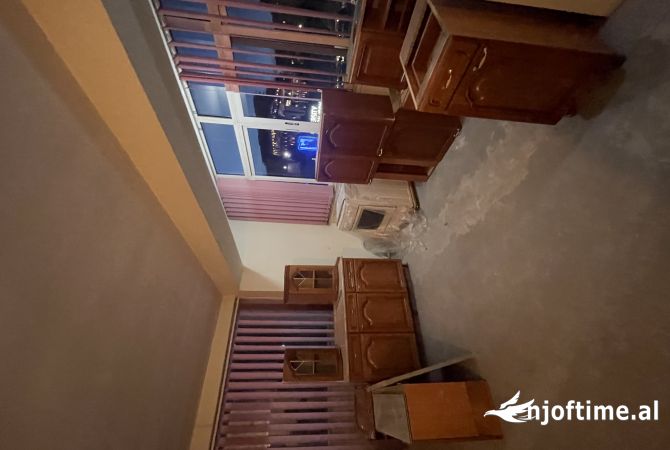 Ambient biznesi me qera 3+1 ne Tirane - 650 Euro