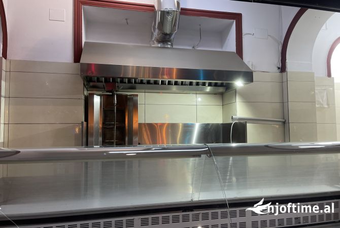Ambient biznesi me qera 2+1 ne Tirane - 2,500 Euro