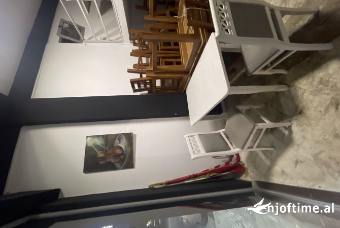 Ambient biznesi me qera 2+1 ne Tirane - 1,500 Euro