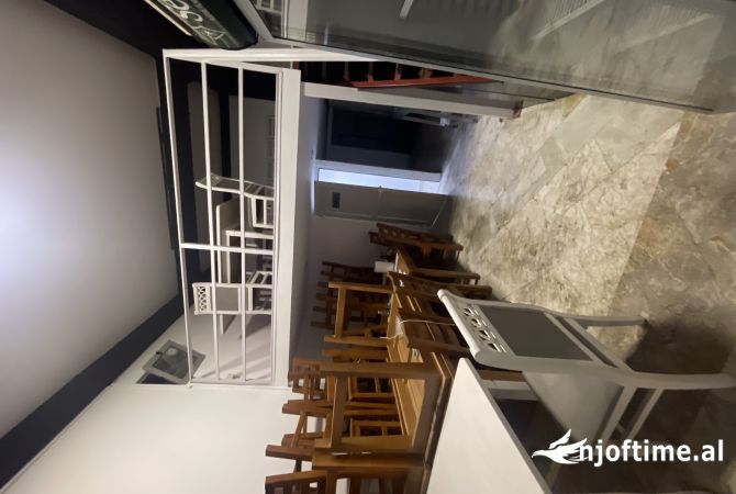 Ambient biznesi me qera 2+1 ne Tirane - 1,500 Euro
