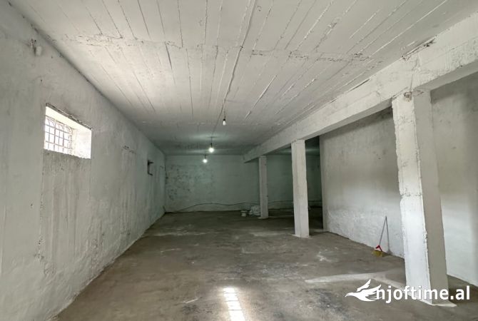 Ambient biznesi me qera 4+1 ne Tirane - 1,200 Euro