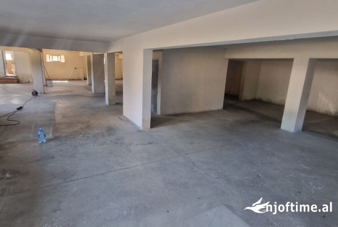 Ambient biznesi me qera 4+1 ne Tirane - 800 Euro