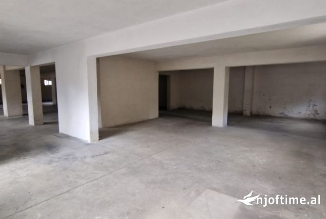 Ambient biznesi me qera 4+1 ne Tirane - 800 Euro