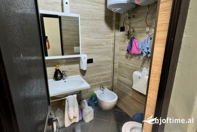 Ambient biznesi me qera 1+1 ne Tirane - 2,501 Euro