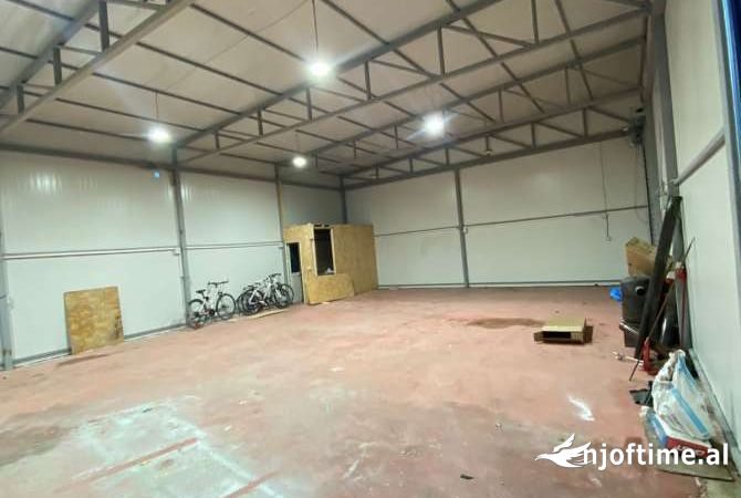 Ambient biznesi me qera 4+1 ne Tirane - 701 Euro
