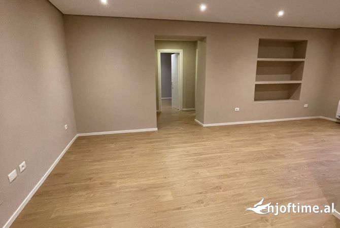 Ambient biznesi me qera 3+1 ne Tirane - 901 Euro
