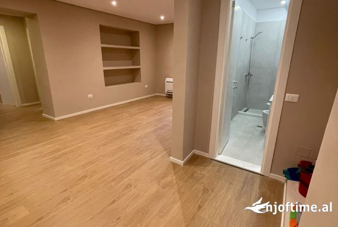 Ambient biznesi me qera 3+1 ne Tirane - 901 Euro