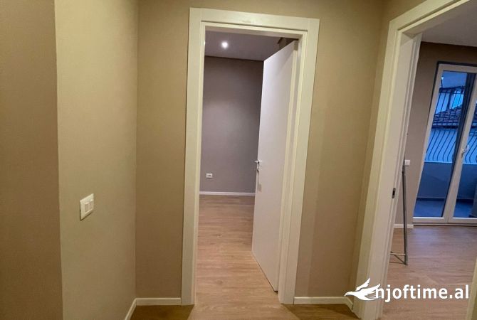 Apartament per Qira ne Rrugen e Kavajes – Ideal per Biznesin Tuaj!