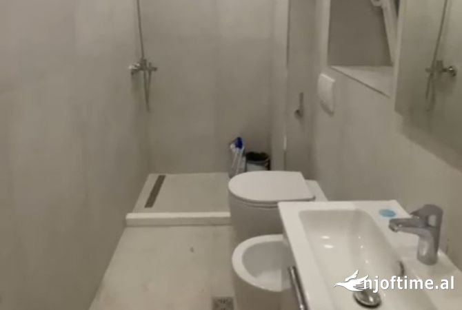 Apartament per Qira ne Rrugen e Kavajes – Ideal per Biznesin Tuaj!